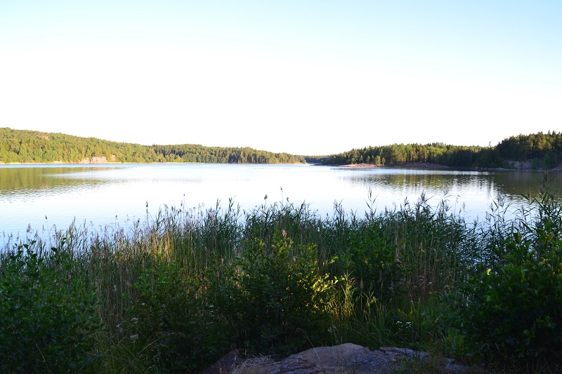 Bild av Tengsödavik med röd granit